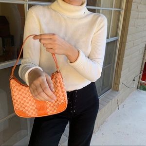 Meet your Posher, Kira